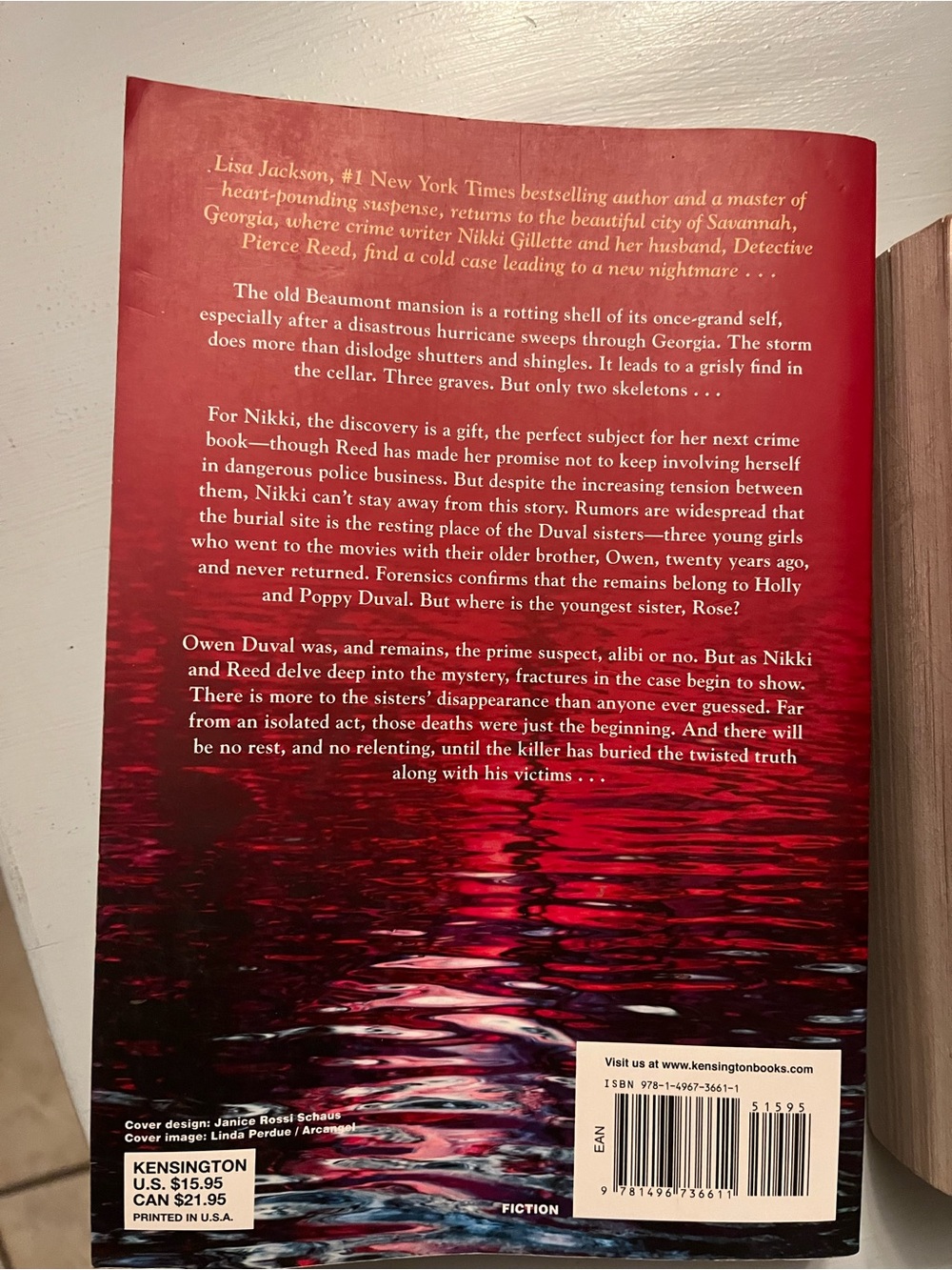 Lisa Jackson Paperback Book Bundle — The Third Grave & The Girl Who Survived - Picture 2 of 4